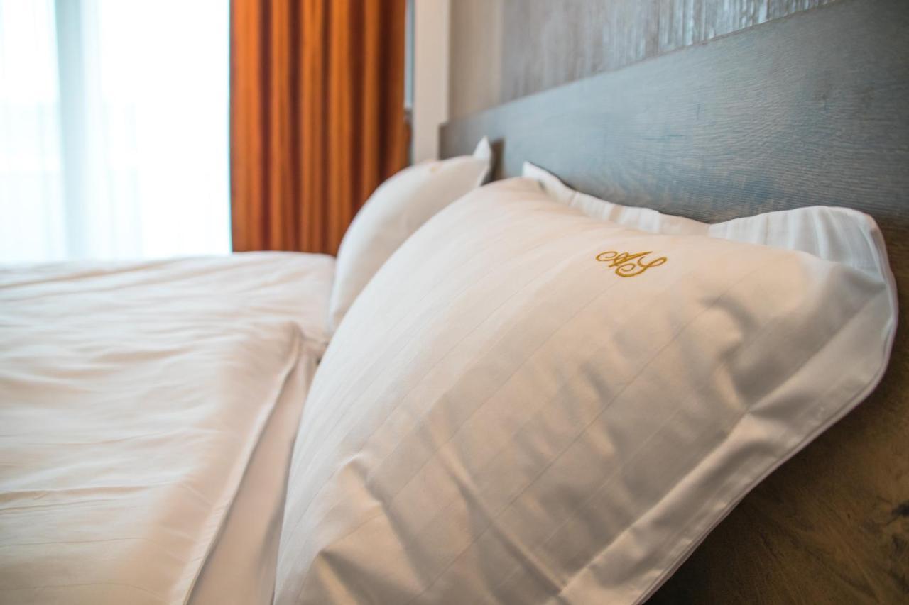 Hotel Angel Sofia Falticeni Luaran gambar