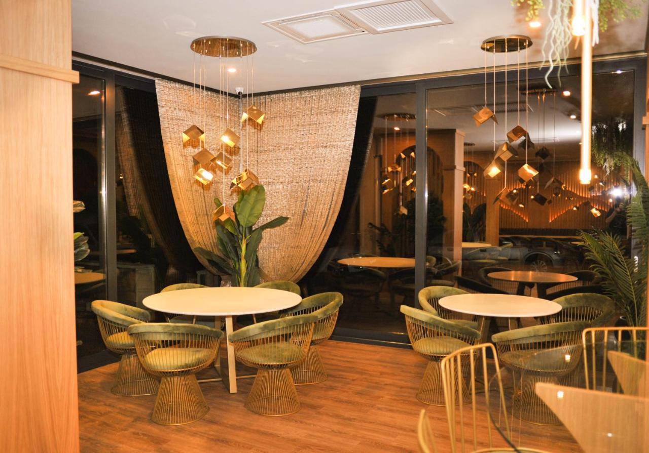 Hotel Angel Sofia Falticeni Luaran gambar